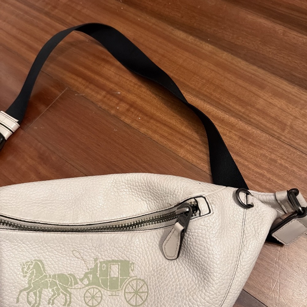 COACH White Leather Ivory Horse & Carriage Belt Waist Bag Used 16.5" x 9" - Picture 5 of 14